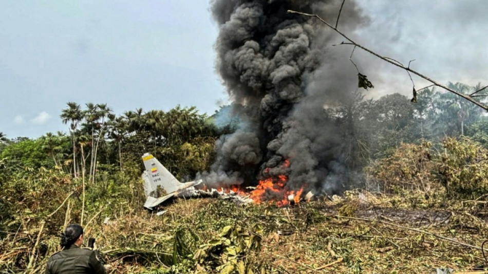 Un avi&oacute;n militar se estrella con 125 personas a bordo en Colombia