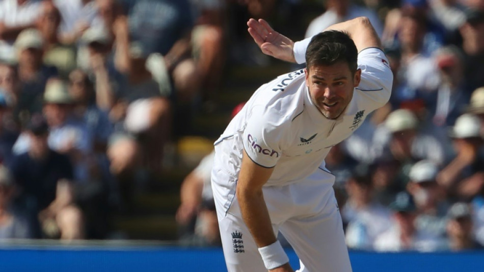 England retain Anderson in unchanged XI for Ashes finale