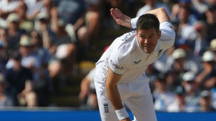 England retain Anderson in unchanged XI for Ashes finale