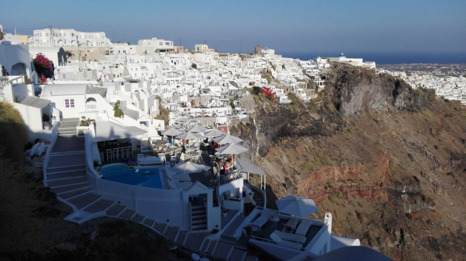 Sciame sismico a Santorini, scuole chiuse fino a venerd&igrave;