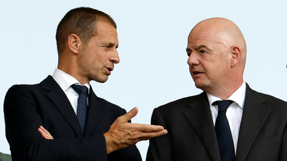 Uefa 'suspende' amea&ccedil;a de boicotar competi&ccedil;&otilde;es da Fifa para esta temporada
