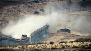 Tanques israelenses cercam o principal hospital de Gaza