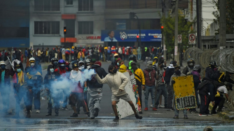 Equateur: onzi&egrave;me jour de manifestations, incidents devant le Parlement